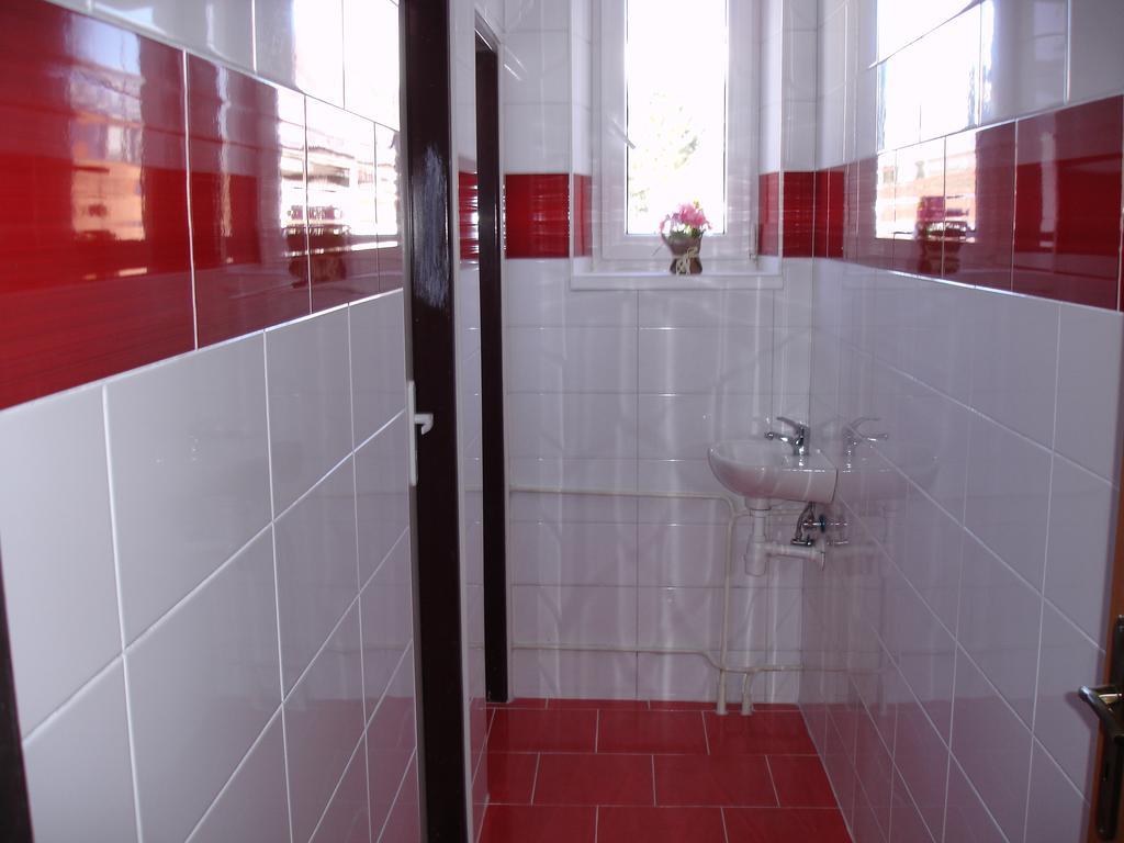 Hotel Gula Batizovce Екстер'єр фото