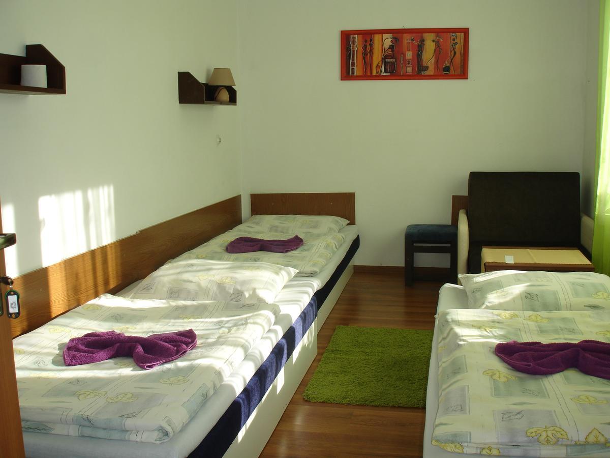 Hotel Gula Batizovce Екстер'єр фото