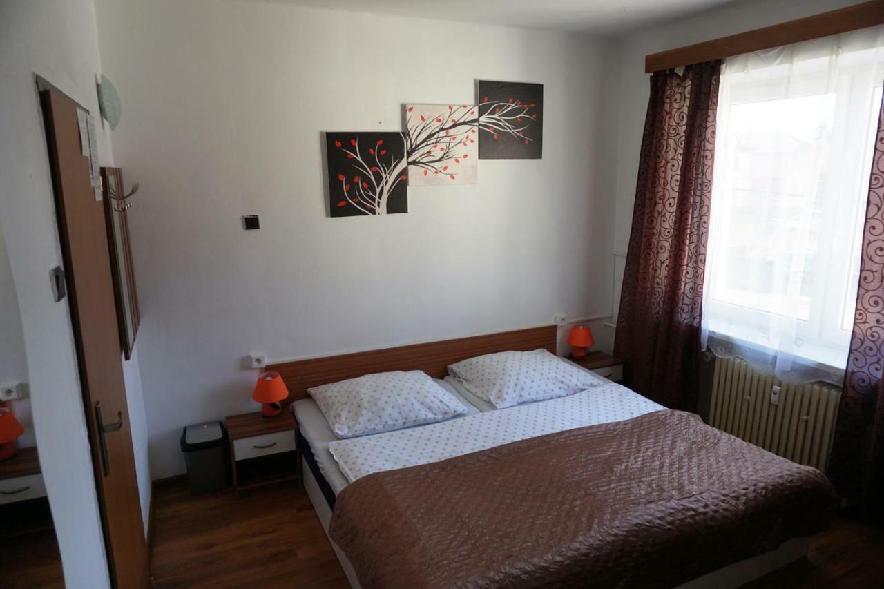 Hotel Gula Batizovce Екстер'єр фото