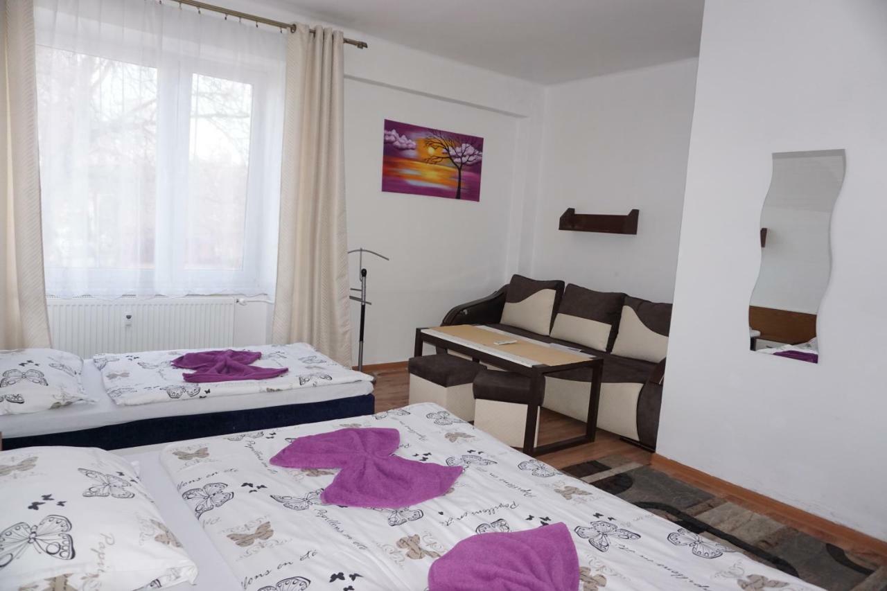 Hotel Gula Batizovce Екстер'єр фото