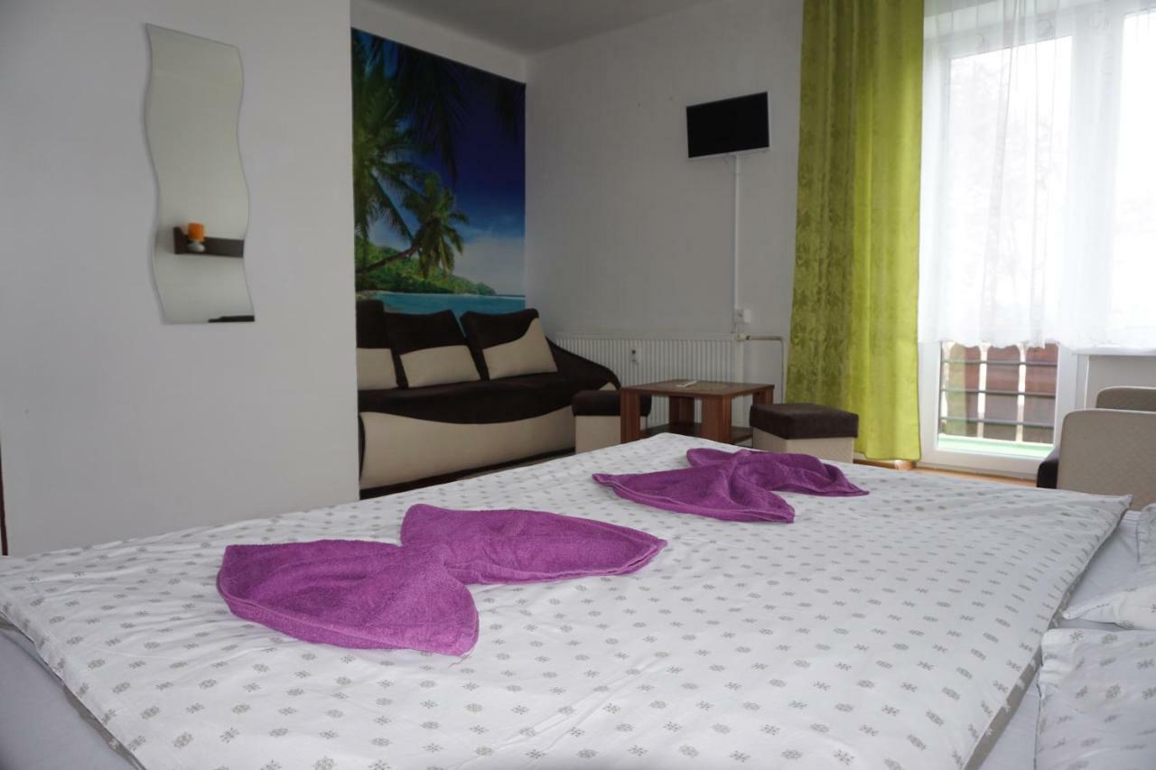 Hotel Gula Batizovce Екстер'єр фото